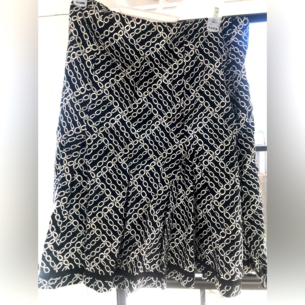 New York & Company Cute Chainlink Skirt Size 6